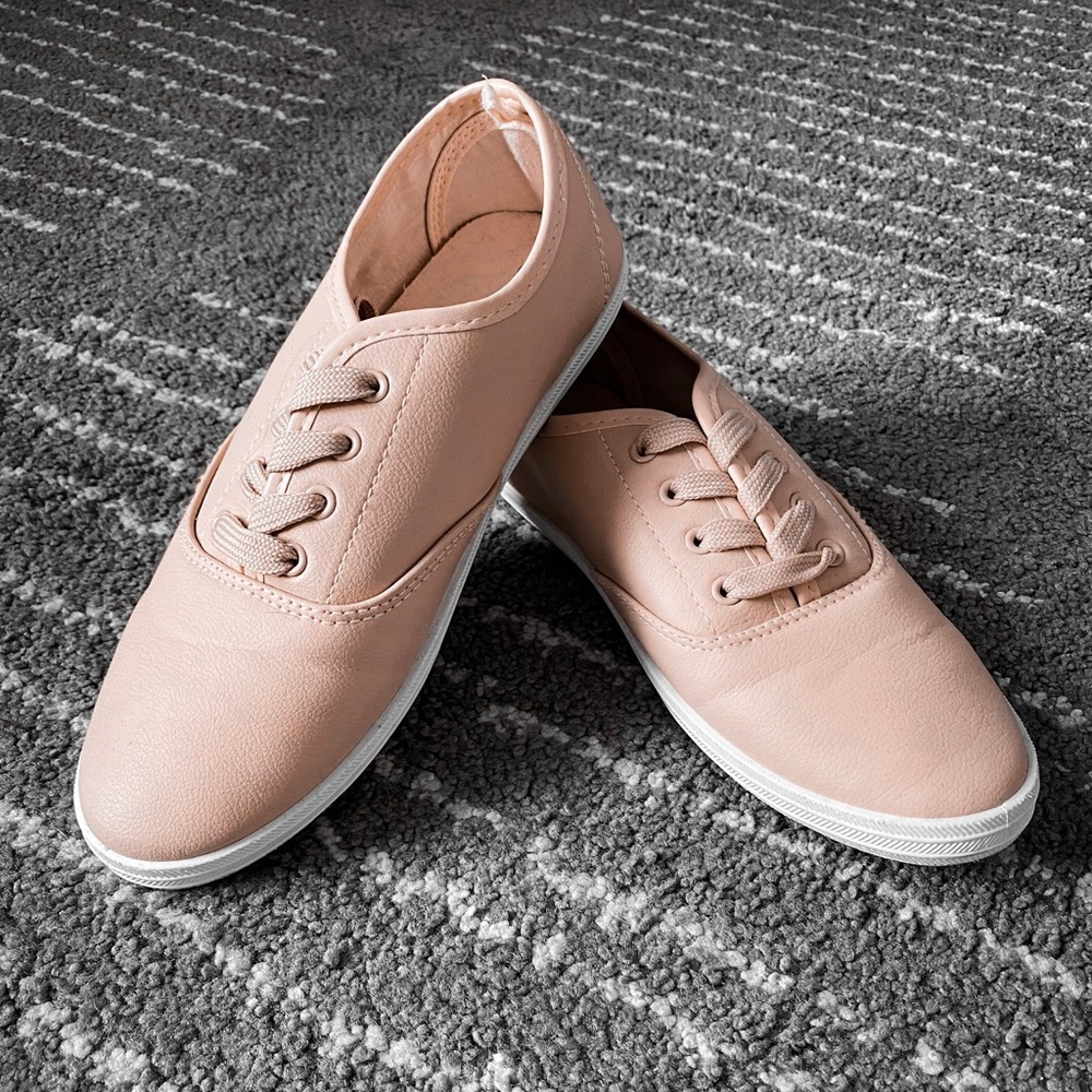 Souliers Ardene, couleur rose pâle rétro